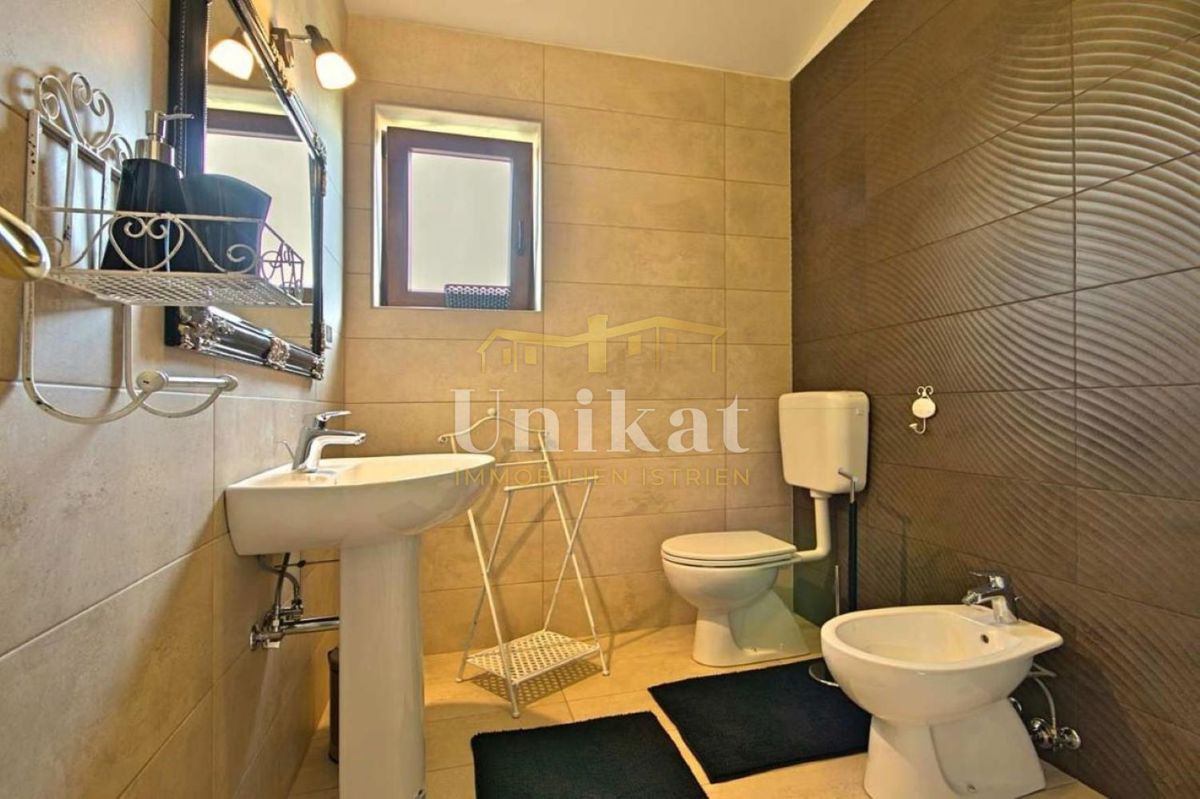 Hiša s bazenom blizu Poreča